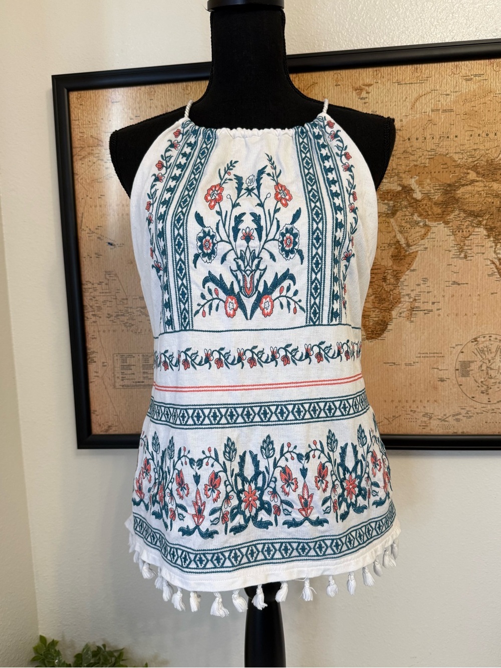 Skies are Blue embroidered tank top size small